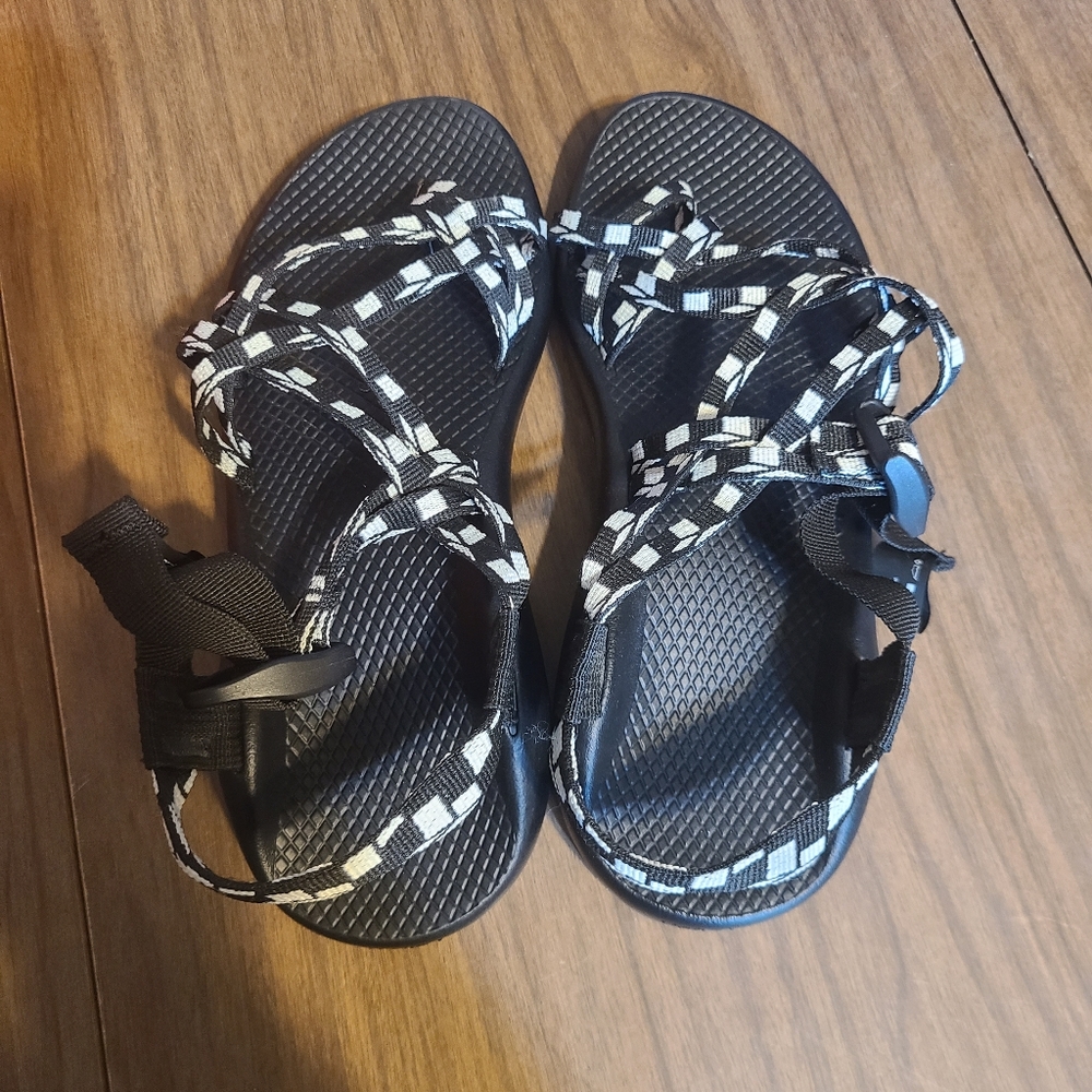 Near new Chacos black and white